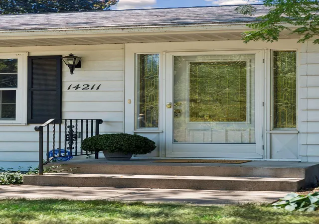 Photo 4 of Single family home for sale at 14211 Lennell Dr, Minnetonka, MN 55345 | MLS# 7131610 | Listing updated on 2026-09-04