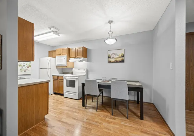 Photo 3 of Condo for sale at 4 Pine Tree Dr #218, Arden Hills, MN 55112 | MLS# 7131611 | Listing updated on 2026-08-29