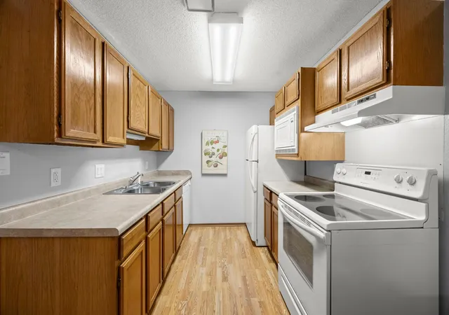 Photo 3 of Condo for sale at 4 Pine Tree Dr #218, Arden Hills, MN 55112 | MLS# 7131611 | Listing updated on 2026-08-29
