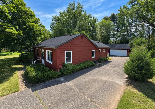 Photo 1 of Single family home for sale at 830 Sandhurst Dr W, Roseville, MN 55113 | MLS# 7131630 | Listing updated on 2026-10-06