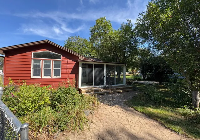 Photo 3 of Single family home for sale at 830 Sandhurst Dr W, Roseville, MN 55113 | MLS# 7131630 | Listing updated on 2026-10-06
