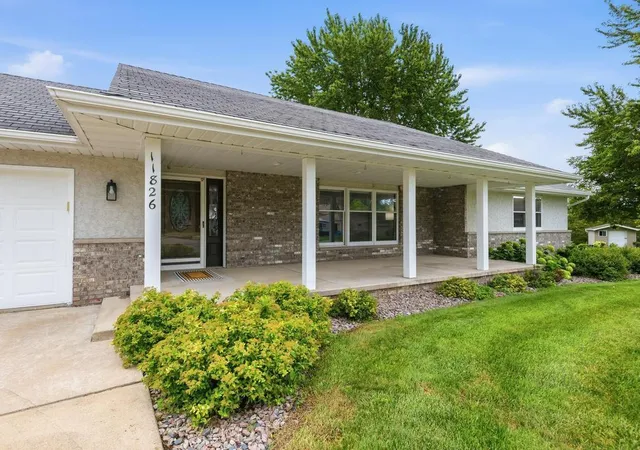 Photo 2 of Single family home for sale at 11826 Larabee Cir Ne, Albertville, MN 55301 | MLS# 7131635 | Listing updated on 2026-09-17