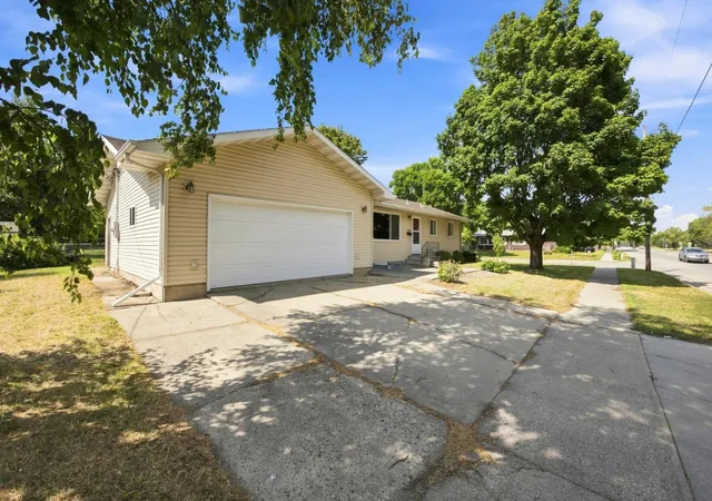 Photo 2 of Single family home for sale at 2101 20th St S, Moorhead, MN 56560 | MLS# 7131648 | Listing updated on 2026-08-30