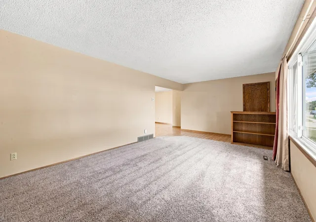 Photo 4 of Single family home for sale at 2101 20Th St S, Moorhead, MN 56560 | MLS# 7131648 | Listing updated on 2026-08-30