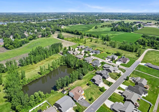 Photo 3 of Single family home for sale at 820 Willow Dr, Hutchinson, MN 55350 | MLS# 7131653 | Listing updated on 2026-09-17