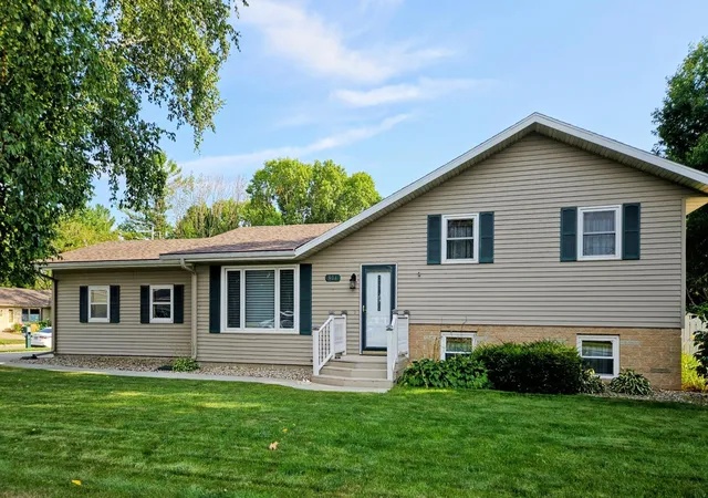 1st image of 904 Willmar Ave Se, Willmar, MN 56201 | MLS# 7131658