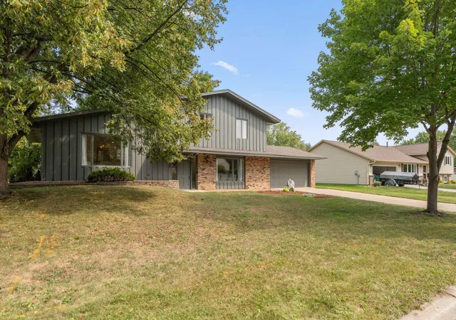 Photo 2 of Single family home for sale at 6359 131st Street Ct, Apple Valley, MN 55124 | MLS# 7131659 | Listing updated on 2026-08-28
