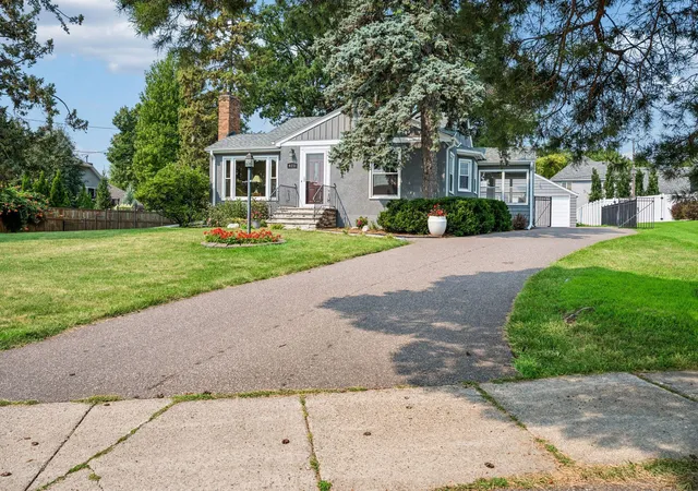 Photo 2 of Single family home for sale at 425 Turners Xrd N, Golden Valley, MN 55422 | MLS# 7131668 | Listing updated on 2026-09-19