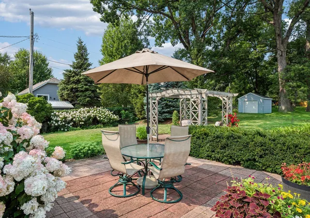 Photo 3 of Single family home for sale at 425 Turners Xrd N, Golden Valley, MN 55422 | MLS# 7131668 | Listing updated on 2026-09-19