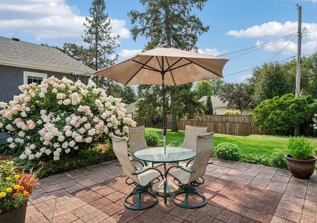 Photo 4 of Single family home for sale at 425 Turners Xrd N, Golden Valley, MN 55422 | MLS# 7131668 | Listing updated on 2026-09-19