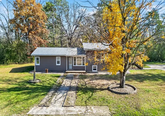 Photo 2 of Single family home for sale at 3425 Pinewood Rd SE, Rochester, MN 55904 | MLS# 7131669 | Listing updated on 2026-10-29