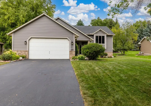 Photo 2 of Single family home for sale at 1123 Ridge Bluff Dr, Chaska, MN 55318 | MLS# 7131676 | Listing updated on 2026-10-07