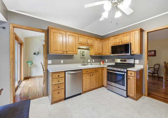 Photo 4 of Single family home for sale at 1123 Ridge Bluff Dr, Chaska, MN 55318 | MLS# 7131676 | Listing updated on 2026-10-07