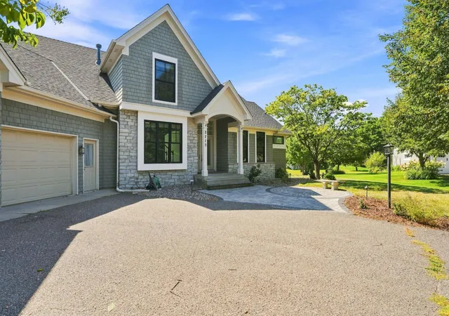 Photo 2 of Single family home for sale at 2715 Edgewater Bay, Saint Paul, MN 55125 | MLS# 7131690 | Listing updated on 2026-09-28