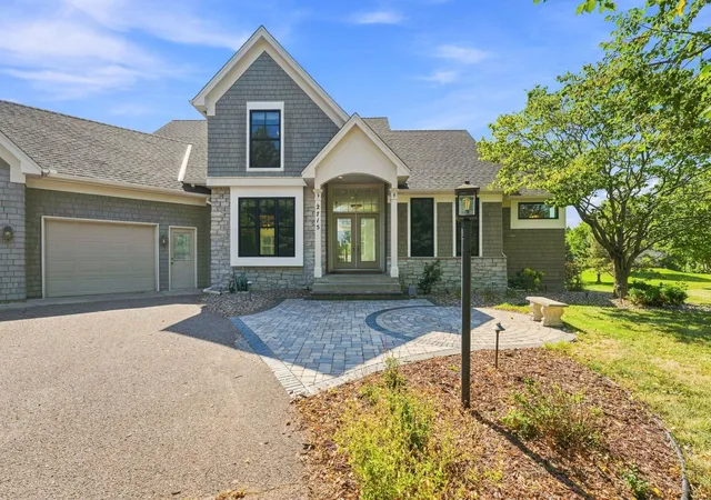 Photo 3 of Single family home for sale at 2715 Edgewater Bay, Saint Paul, MN 55125 | MLS# 7131690 | Listing updated on 2026-09-28