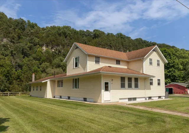 image of 208 Ashburn St E, Lanesboro, MN 55949 | MLS# 7131703