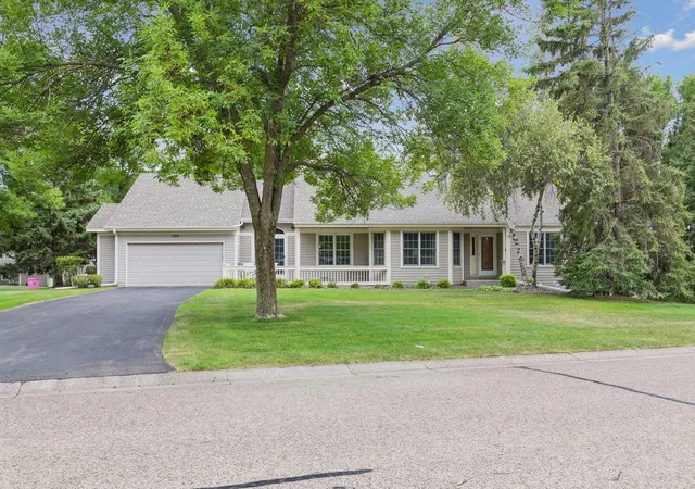 1st image of 1724 Donegal Dr, Woodbury, MN 55125 | MLS# 7131706