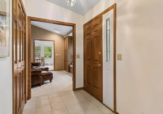 Photo 3 of Single family home for sale at 1724 Donegal Dr, Woodbury, MN 55125 | MLS# 7131706 | Listing updated on 2026-10-05