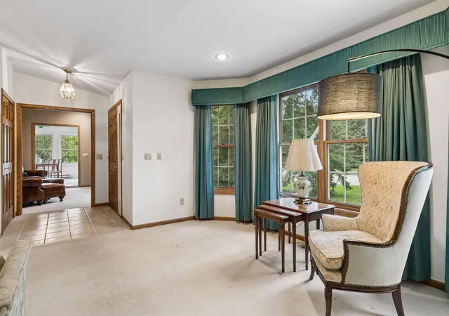 Photo 4 of Single family home for sale at 1724 Donegal Dr, Woodbury, MN 55125 | MLS# 7131706 | Listing updated on 2026-10-05