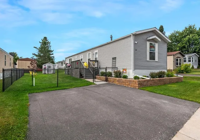 1st image of 18 Kalmia Dr, Duluth, MN 55810 | MLS# 7131715