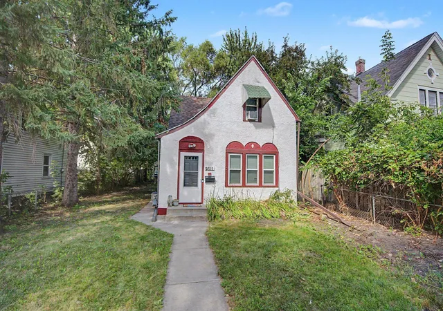 2nd image of 2611 Girard Ave N, Minneapolis, MN 55411 | MLS# 7131716