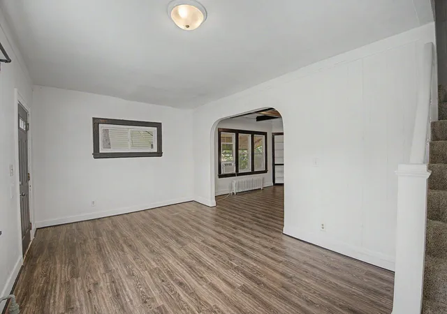 Photo 4 of Sale Pending at 2611 Girard Ave N, Minneapolis, MN 55411 | MLS# 7131716 | Listing updated on 2026-09-21