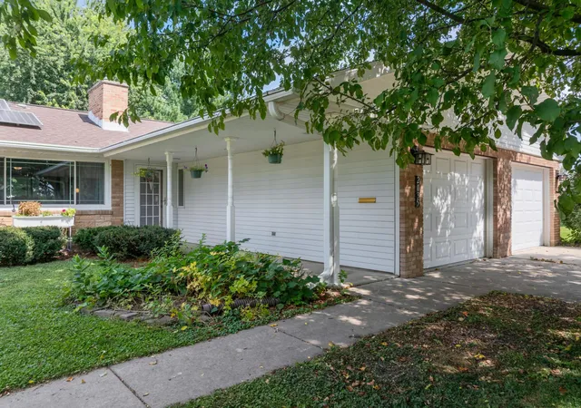 Photo 2 of Sale Pending at 2035 19th St Nw, Rochester, MN 55901 | MLS# 7131728 | Listing updated on 2026-09-19
