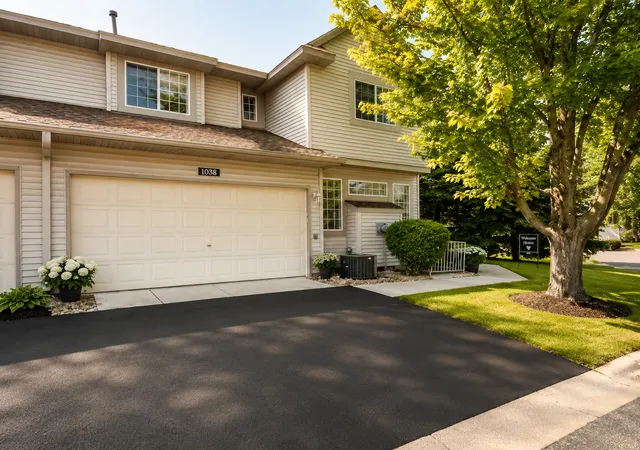 Photo 3 of Single family home for sale at 1088 Lovell Ave W, Roseville, MN 55113 | MLS# 7131760 | Listing updated on 2026-09-22