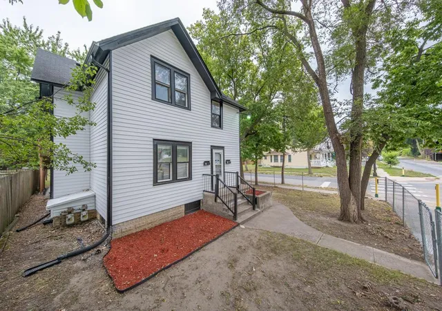Photo 3 of House for sale at 2400 Emerson Ave N, Minneapolis, MN 55411 | MLS# 7131771 | Listing updated on 2026-10-05