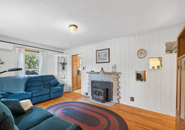 Photo 2 of Single family home for sale at 606 1st Ave Ne, Osseo, MN 55369 | MLS# 7131773 | Listing updated on 2026-10-01