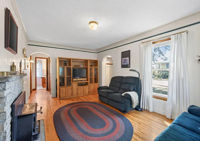 Photo 3 of Single family home for sale at 606 1St Ave Ne, Osseo, MN 55369 | MLS# 7131773 | Listing updated on 2026-10-01