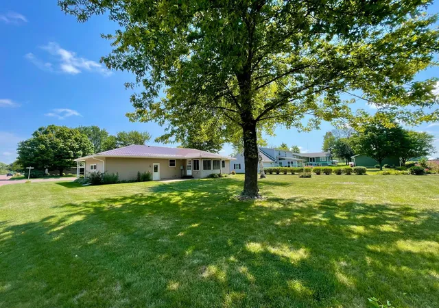 Photo 2 of Single family home for sale at 404 S Paffrath Ave, Springfield, MN 56087 | MLS# 7131789 | Listing updated on 2026-09-22