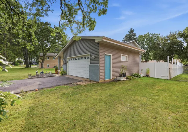 2nd image of 10974 Butternut St Nw, Coon Rapids, MN 55448 | MLS# 7131825