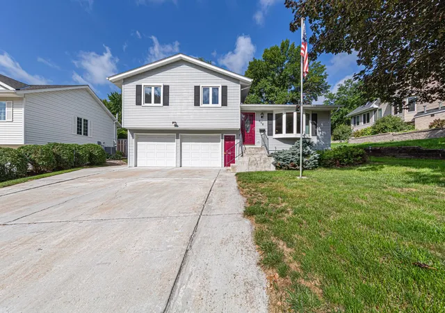 Photo 1 of Sale Pending at 606 N 9th St, Saint Peter, MN 56082 | MLS# 7131831 | Listing updated on 2026-09-02