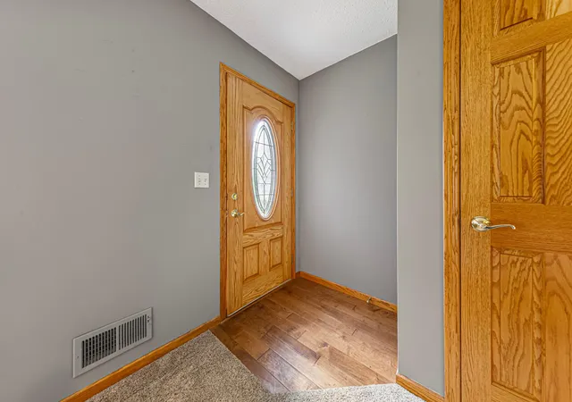 Photo 2 of Sale Pending at 606 N 9th St, Saint Peter, MN 56082 | MLS# 7131831 | Listing updated on 2026-09-02