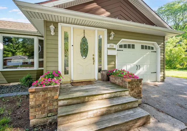 Photo 2 of Single family home for sale at 216 Haynes St, Mankato, MN 56001 | MLS# 7131836 | Listing updated on 2026-08-31