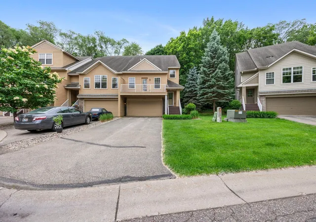 2nd image of 4022 Cedar Grove Ln, Eagan, MN 55122 | MLS# 7131843