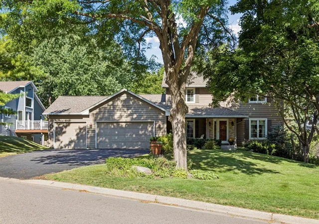 Photo 33 of Single family home for sale at 13516 Knox Dr, Burnsville, MN 55337 | MLS# 7131845 | Listing updated on 2026-09-05