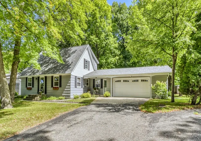 Photo 1 of Single family home for sale at 1583 E Shore Dr, Detroit Lakes, MN 56501 | MLS# 7131846 | Listing updated on 2026-08-28