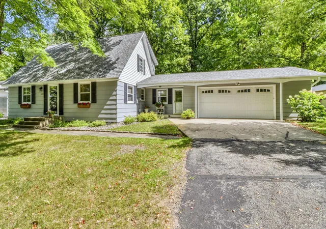Photo 3 of Single family home for sale at 1583 E Shore Dr, Detroit Lakes, MN 56501 | MLS# 7131846 | Listing updated on 2026-09-19
