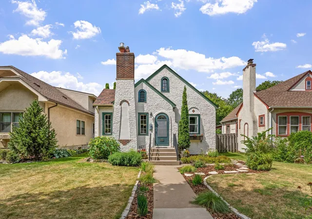 Photo 2 of Sale Pending at 2722 Garfield St Ne, Minneapolis, MN 55418 | MLS# 7131855 | Listing updated on 2026-08-30