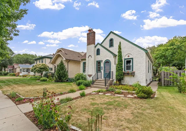 Photo 3 of Sale Pending at 2722 Garfield St Ne, Minneapolis, MN 55418 | MLS# 7131855 | Listing updated on 2026-08-30