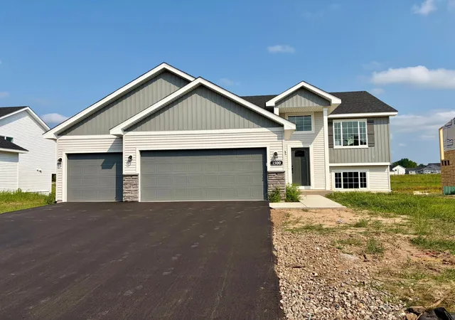 1st image of 1500 Woods Rd Ne, Isanti, MN 55040 | MLS# 7131883