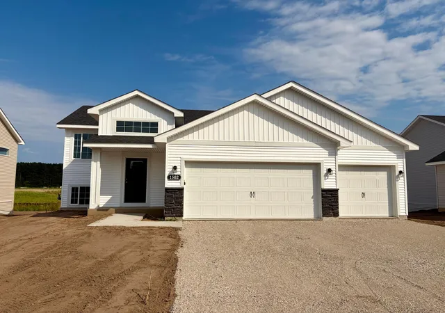 2nd image of 1502 Woods Rd Ne, Isanti, MN 55040 | MLS# 7131890