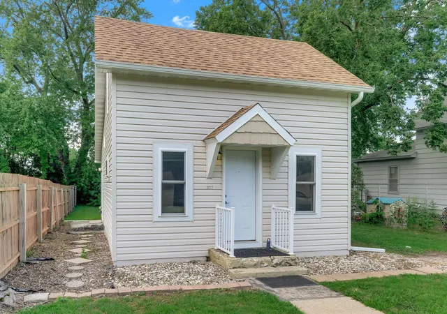 3rd image of 317 N Austin Ave, Litchfield, MN 55355 | MLS# 7131911