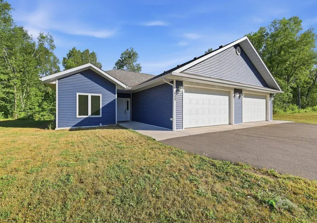 Photo 2 of Single family home for sale at 400 Jon Brown Dr, Moose Lake, MN 55767 | MLS# 7131916 | Listing updated on 2026-10-07