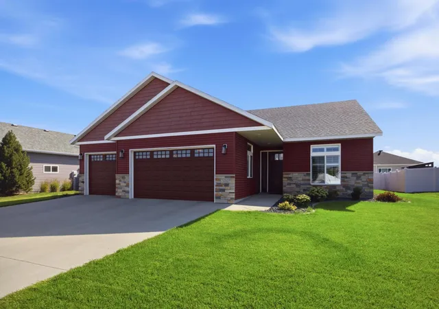 Photo 2 of Single family home for sale at 7032 26th St S, Fargo, ND 58104 | MLS# 7131920 | Listing updated on 2026-08-29