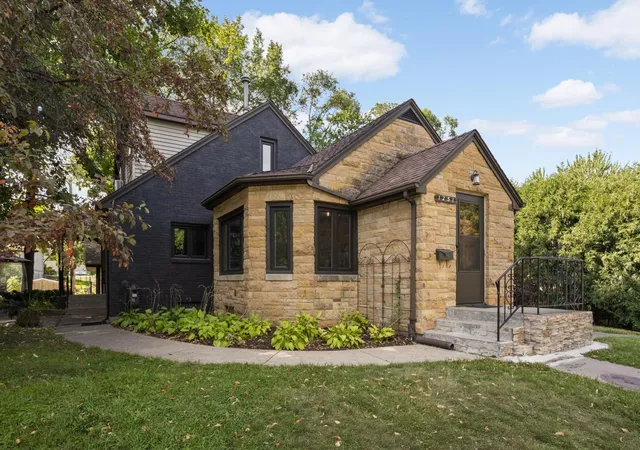 1st image of 1251 Macarthur Ave, West Saint Paul, MN 55118 | MLS# 7131938