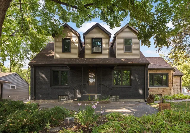2nd image of 1251 Macarthur Ave, West Saint Paul, MN 55118 | MLS# 7131938