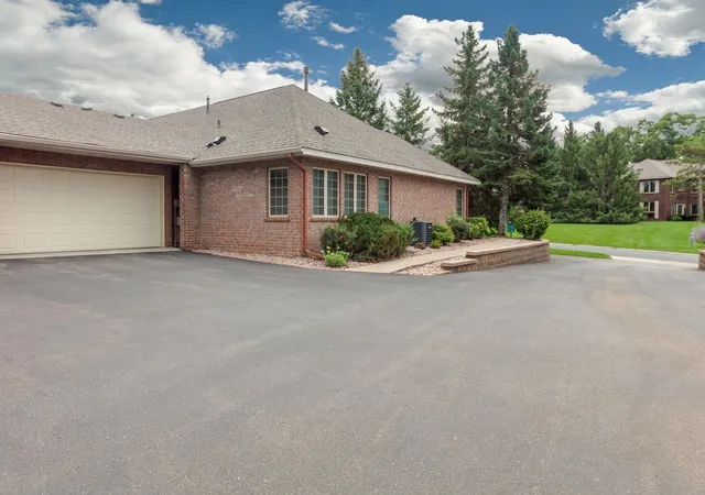 4th image of 1417 Hunter Hill Rd, Hudson, WI 54016 | MLS# 7131947